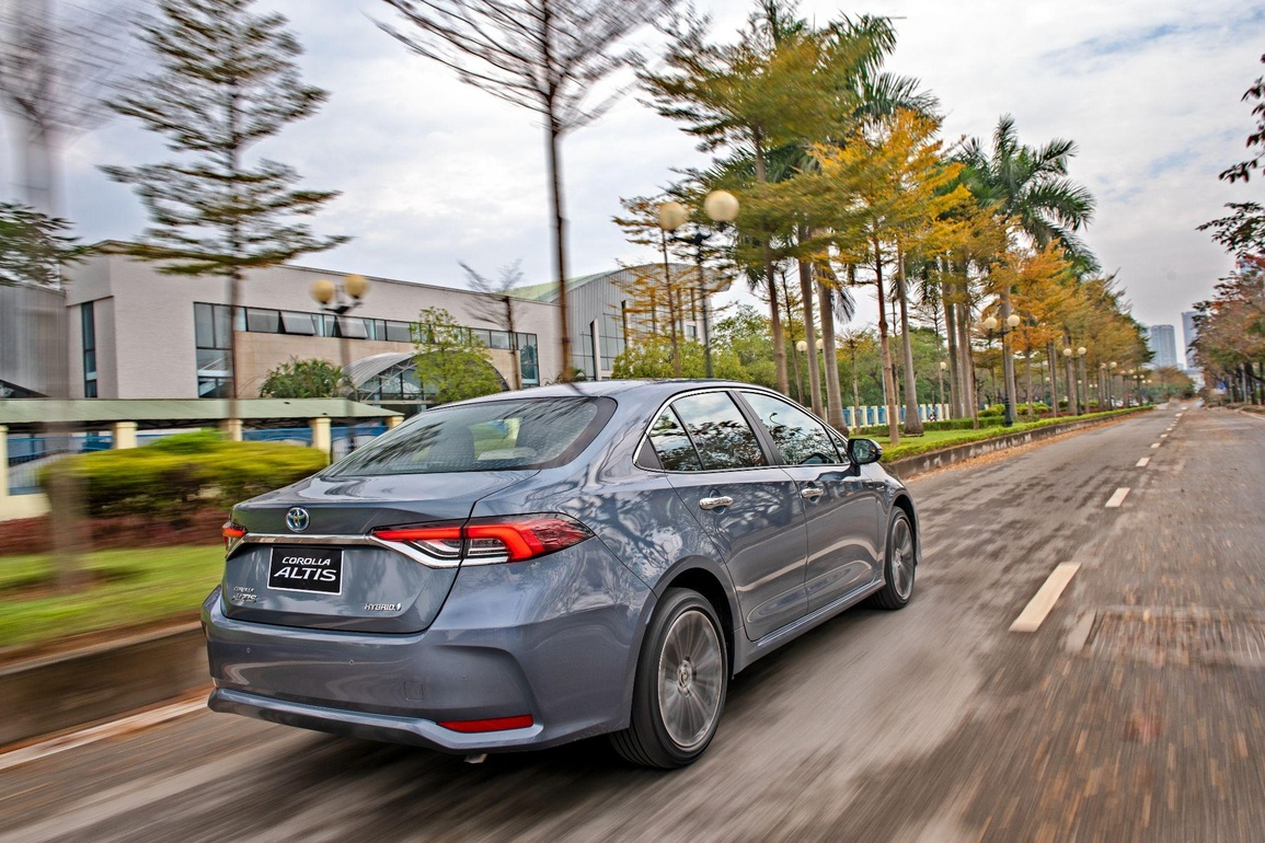 Là dòng ô tô tiết kiệm xăng nhất Việt Nam nhưng lái xe hybrid liệu có phức tạp? - 5 Là dòng ô tô tiết kiệm xăng nhất Việt Nam nhưng lái xe hybrid liệu có phức tạp? - 5