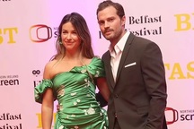 "Sao" phim "50 sắc thái" và lần hiếm hoi xuất hiện bên vợ xinh đẹp