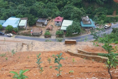 14 hộ dân phải di dời khẩn cấp vì nguy cơ sạt lở
