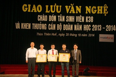 Khen thưởng hơn 100 cá nhân cán bộ Đoàn viên xuất sắc