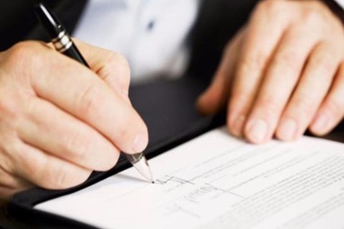 Ký hợp đồng lao động xong, có được giữ?