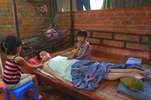 “Ước gì tôi chết để đôi chân chồng được khỏe mạnh”