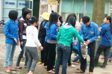 Sinh viên ĐH Hà Tĩnh làm đẹp đường phố