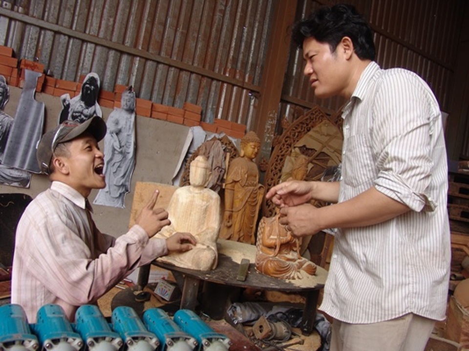 Người thầy dạy học trò khuyết tật thành nghệ nhân điêu khắc - 3 Người thầy dạy học trò khuyết tật thành nghệ nhân điêu khắc - 3