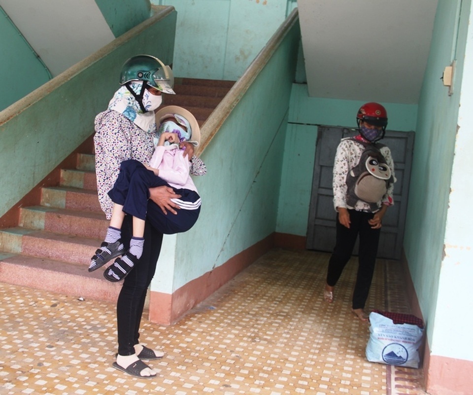9 năm ngồi học trên xe lăn, cô gái ước có thể vui đùa trên chính đôi chân của mình - 5 9 năm ngồi học trên xe lăn, cô gái ước có thể vui đùa trên chính đôi chân của mình - 5