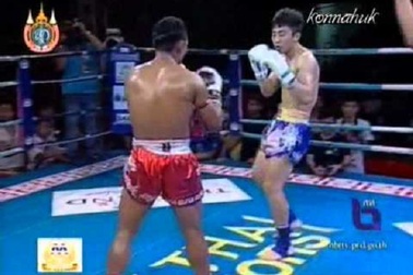 Thách đấu võ sĩ Muay Thái, võ sĩ Trung Quốc nhận cái kết đắng