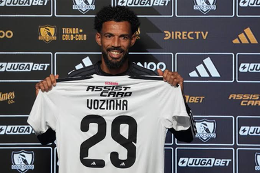 Thủ môn Vozinha chính thức ra mắt Colo Colo, nhận áo đấu số 29