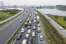 Ngày cuối nghỉ lễ, ùn tắc cục bộ hơn 5km trên cao tốc Pháp Vân - Cầu Giẽ