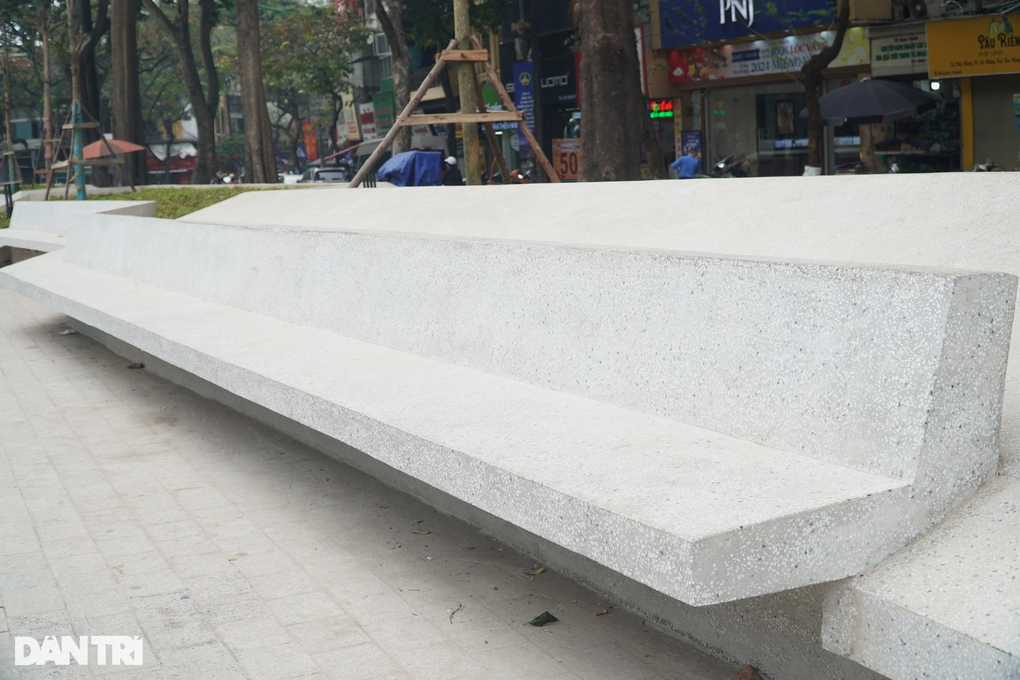 Vườn hoa Hàng Đậu được sửa lại sau phản ánh bị bê tông hóa - 1 Vườn hoa Hàng Đậu được sửa lại sau phản ánh bị bê tông hóa - 1