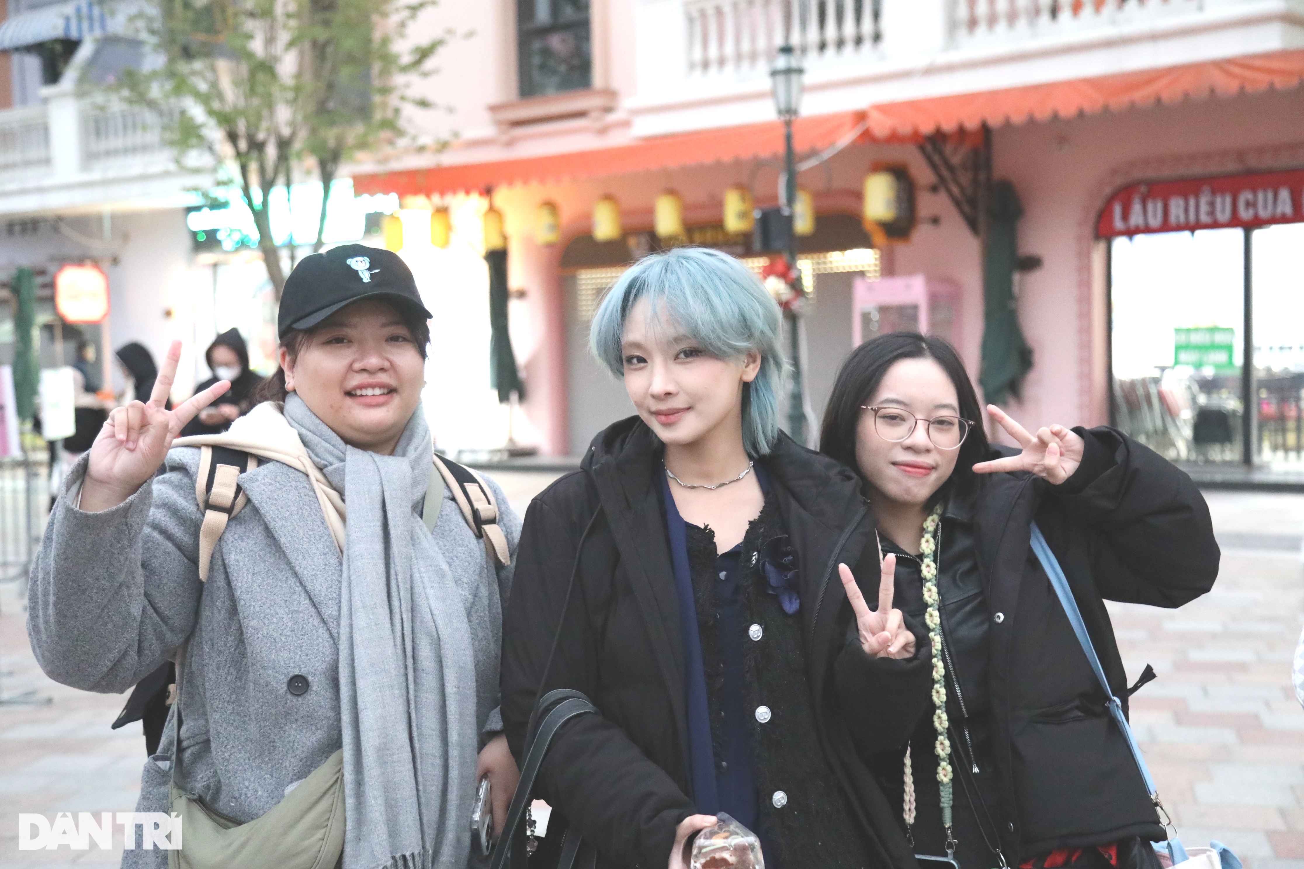 View - Vượt hơn 1.000km, xếp hàng từ 5h ở concert "Anh trai vượt ngàn chông gai" | Báo Dân trí