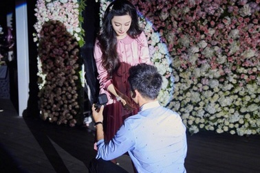 Phạm Băng Băng nghẹn ngào khi Lý Thần cầu hôn