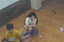 Nổi bật tuần qua: Rắn theo dòng nước lũ bò vào nhà mà không ai nhận ra