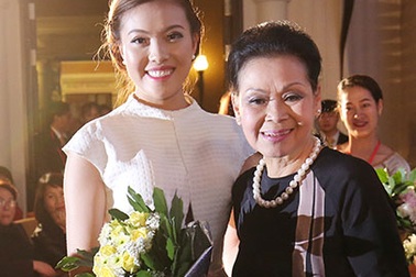 Á hậu Thúy Hằng hội ngộ danh ca Khánh Ly tại Đà Lạt