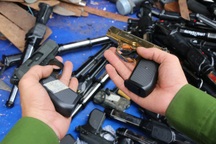 Cận cảnh quá trình tiêu hủy hàng nghìn loại vũ khí, súng ở An Giang