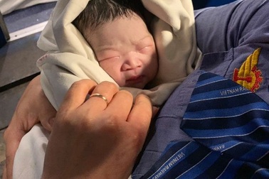 Sản phụ "vượt cạn" thành công trên tàu SE6