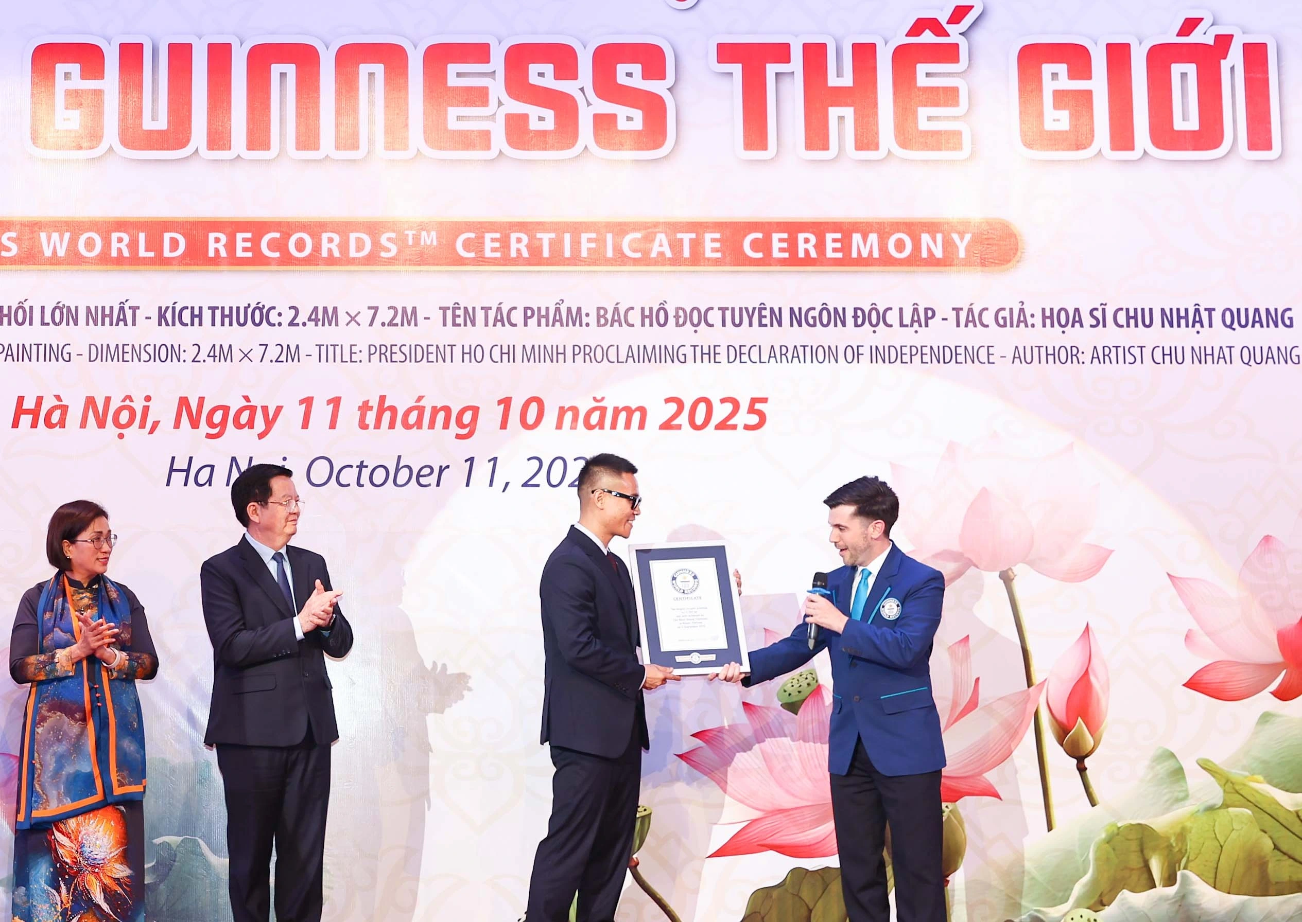 Bức tranh sơn mài Bác Hồ đọc Tuyên ngôn Độc lập được trao kỷ lục Guinness - 1