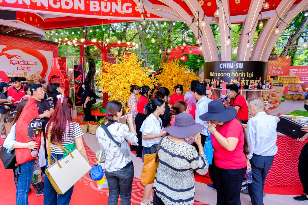 Lễ hội Tết Việt 2024 đón 90.000 lượt khách tham quan, trải nghiệm - 1 Lễ hội Tết Việt 2024 đón 90.000 lượt khách tham quan, trải nghiệm - 1