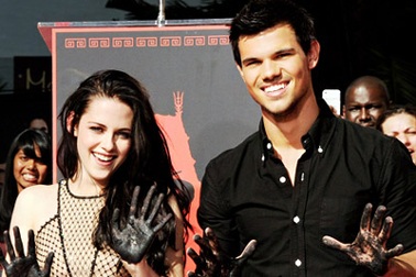 Taylor Lautner nghĩ gì về chuyện Kristen Stewart “ăn nem”?