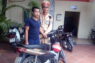 Hà Nội: Không có tiền, đặt xe gian lại quán nhậu