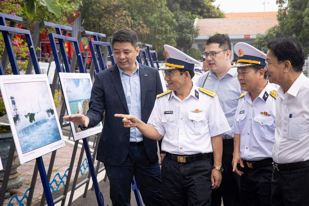 Khai mạc triển lãm Hoàng Sa, Trường Sa - Tổ quốc nơi đầu sóng - 2 Khai mạc triển lãm Hoàng Sa, Trường Sa - Tổ quốc nơi đầu sóng - 2