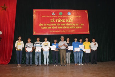 Vietnamobile trao học bổng 30 triệu đồng đến sinh viên Trường đại học Nông nghiệp Hà Nội