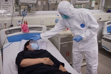 Ca Covid-19 bị "bão cytokine" tấn công đã có thể tự đi lại