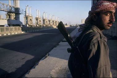 IS giam tù binh trong đập lớn nhất Syria