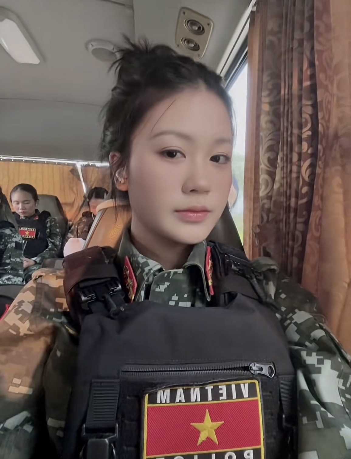 Chiến sĩ cảnh sát đặc nhiệm gây sốt khi hiến tóc, tiết lộ chưa có người yêu - 7