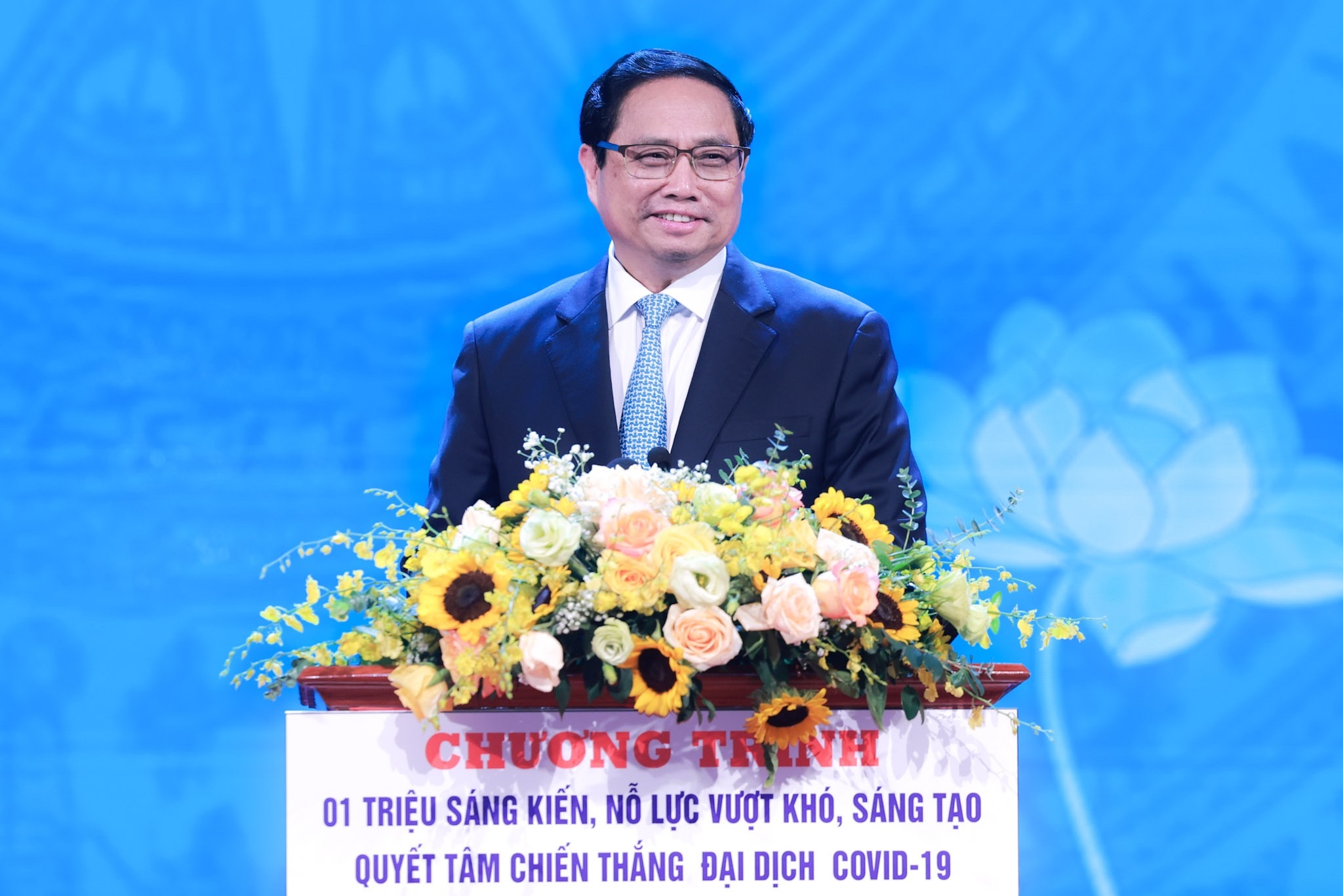 ນາຍົກລັດຖະມົນຕີ: ຂໍ້ລິເລີ່ມທີ່ມີມູນຄ່າຫຼາຍຮ້ອຍຕື້ສະແດງໃຫ້ເຫັນຄວາມສະຫລາດຂອງຄົນງານຫວຽດນາມ - 1 Thủ tướng: Những sáng kiến trị giá trăm tỷ thể hiện trí tuệ lao động Việt - 1