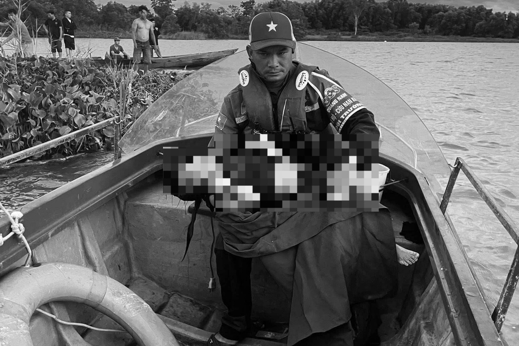 Tìm thấy bé gái 3 tuổi mất tích trên sông ở Đà Nẵng - 1 Tìm thấy bé gái 3 tuổi mất tích trên sông ở Đà Nẵng - 1