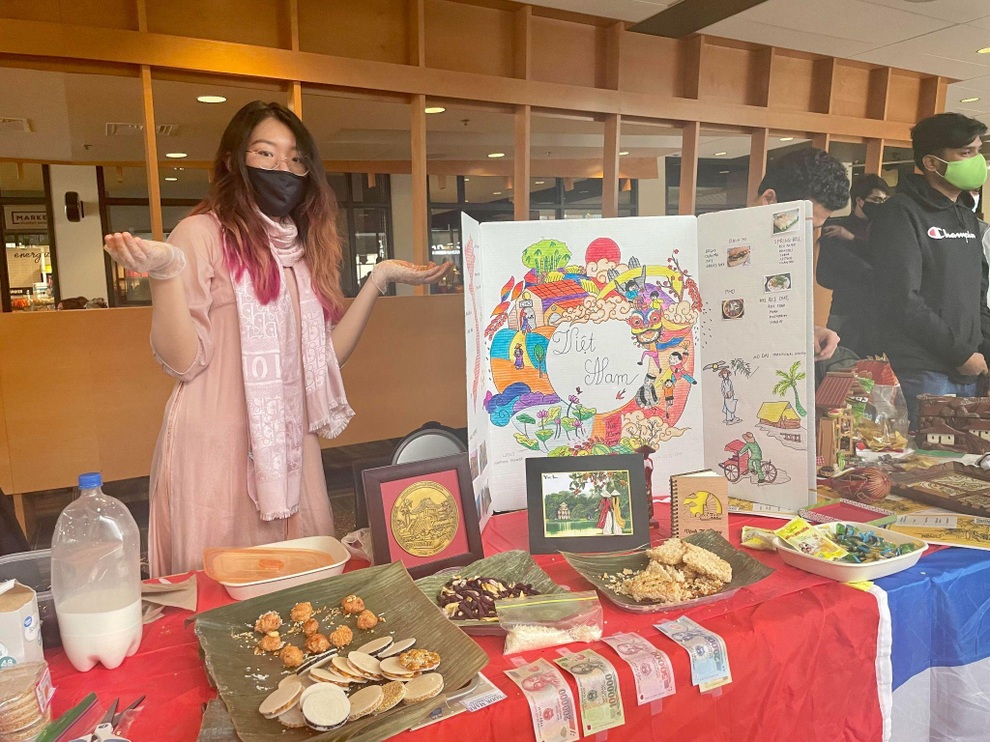 Thầy Hiệu trưởng trường Northern Kentucky University, Mỹ và sự ưu ái dành cho DHS Việt - 3 Thầy Hiệu trưởng trường Northern Kentucky University, Mỹ và sự ưu ái dành cho DHS Việt - 3