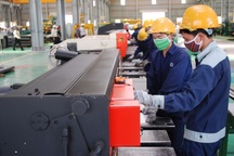 Covid-19 khiến lương công nhân trong năm 2020 giảm gần 6%