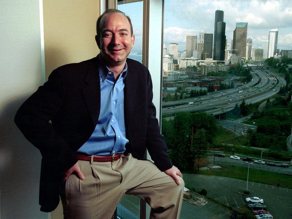 CEO Amazon Jeff Bezos: Từ tuổi thơ sóng gió tới ông chủ sở hữu 171 tỷ đô la - 11 CEO Amazon Jeff Bezos: Từ tuổi thơ sóng gió tới ông chủ sở hữu 171 tỷ đô la - 11