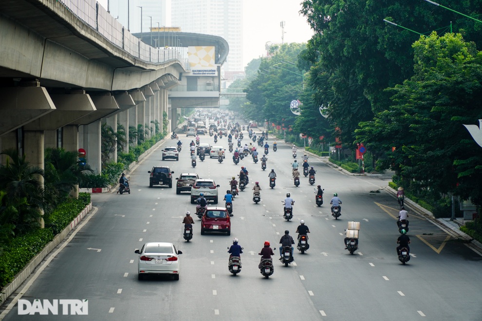 Giao thông vẫn đông đúc dù TP Hà Nội liên tục tăng cường kiểm soát - 2 Giao thông vẫn đông đúc dù TP Hà Nội liên tục tăng cường kiểm soát - 2