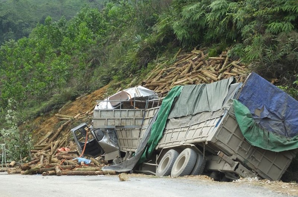 Phó Thủ tướng yêu cầu điều tra nguyên nhân vụ tai nạn 7 người chết - 1 Phó Thủ tướng yêu cầu điều tra nguyên nhân vụ tai nạn 7 người chết - 1
