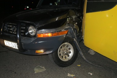 Chắn một làn đường, giải quyết tai nạn trong đêm