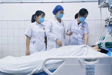 Cô gái suýt chết vì uống thuốc nhuận tràng 2 tuần để mặc vừa một chiếc váy