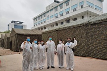 Bác sĩ xét nghiệm âm tính, cả dòng họ vẫn không cho về chịu tang bà