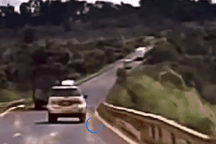 Hình ảnh xe tải lấn làn lao thẳng vào xe khách ở Đắk Lắk gây chết người