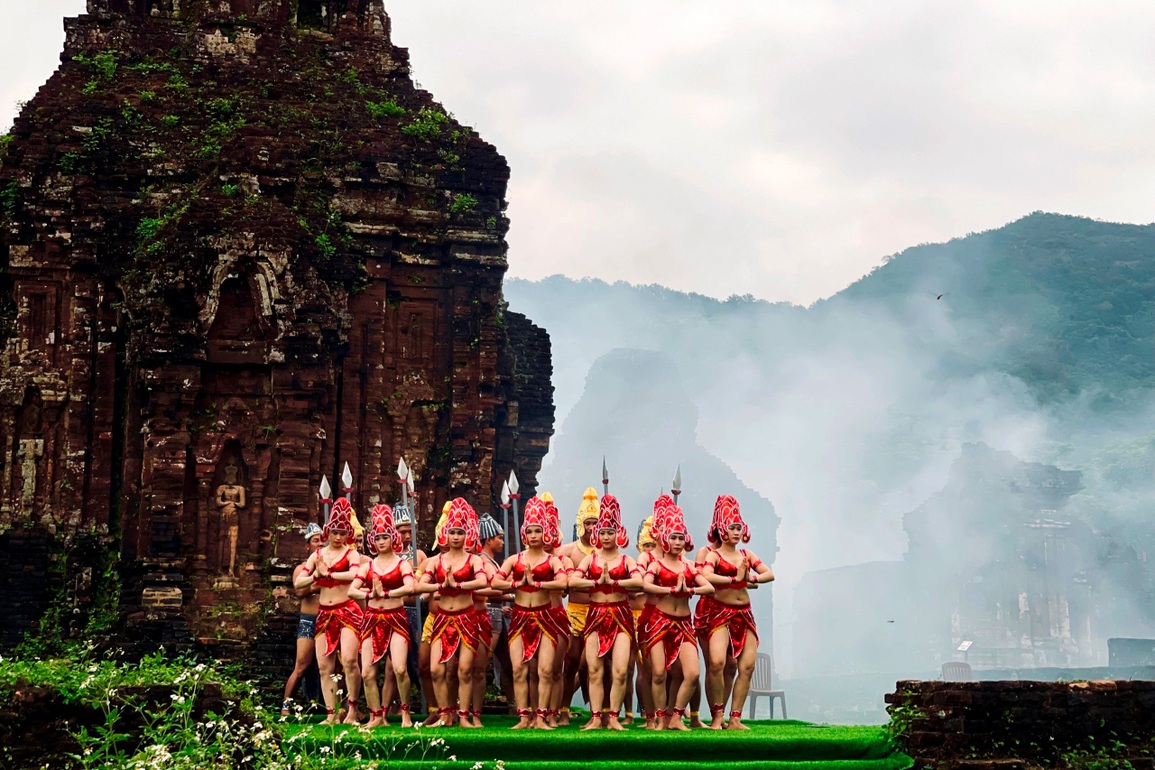 Đêm Mỹ Sơn huyền thoại kể về Thung lũng - Câu chuyện thời gian - 5 Đêm Mỹ Sơn huyền thoại kể về Thung lũng - Câu chuyện thời gian - 5