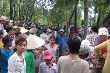 Sẽ khởi tố vụ xới tung nhà người khác vì tin lời thầy bói