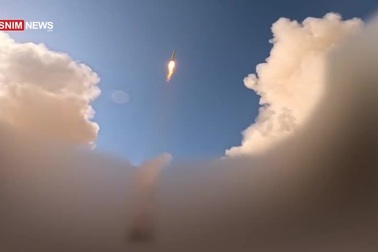 Tên lửa Iran được phóng về phía Israel