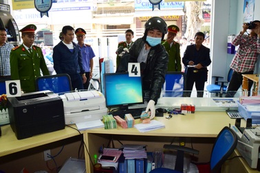 Thực nghiệm hiện trường vụ cướp ngân hàng ở Huế