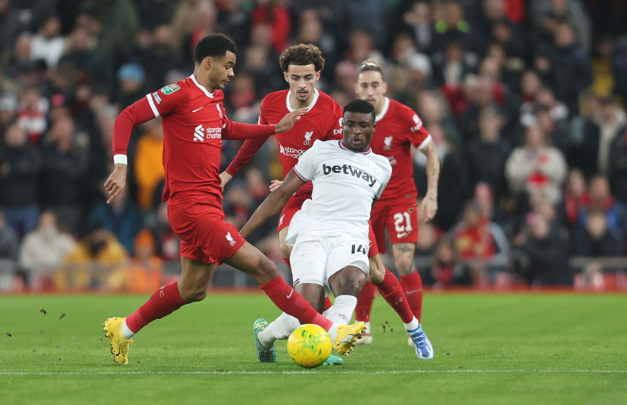 Đè bẹp West Ham, Liverpool vào bán kết Carabao Cup - 1