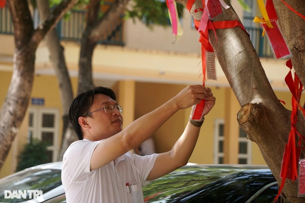Độc đáo cây điều ước gửi thông điệp đến các chiến sĩ tuyến đầu chống dịch - 5 Độc đáo cây điều ước gửi thông điệp đến các chiến sĩ tuyến đầu chống dịch - 5