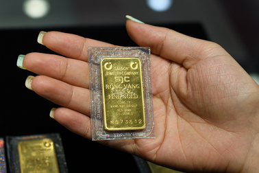 Khách bỏ quên cả vàng, sổ tiết kiệm ở sân bay Tân Sơn Nhất