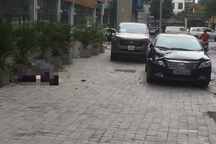 Hà Nội: Người phụ nữ rơi từ tầng cao chung cư xuống capo ô tô đỗ dưới sân