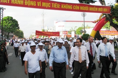 Hơn 3.000 người đi bộ vì “một xã hội không HIV”