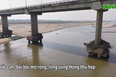 Một số cầu trơ móng trên sông Đà, sông Hồng cạn nước