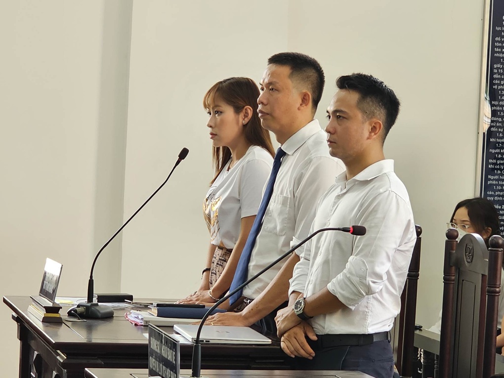Hoãn phúc thẩm vụ Hoa hậu Thùy Tiên bị kiện đòi 1,5 tỷ đồng - 2 Hoãn phúc thẩm vụ Hoa hậu Thùy Tiên bị kiện đòi 1,5 tỷ đồng - 2
